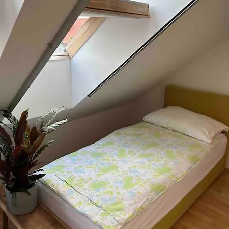 Moderne Dachgeschosswohnung In Bester Lage - Self Check In شقة