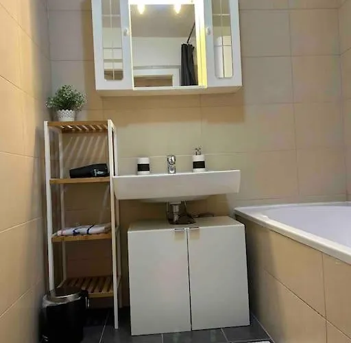 Moderne Dachgeschosswohnung In Bester Lage - Self Check In Daire